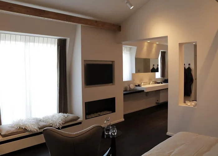 Deluxe King Suite
